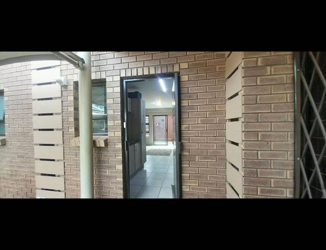 2 BEDROOM TOWNHOUSE FOR SALE IN PRIMROSE HILL